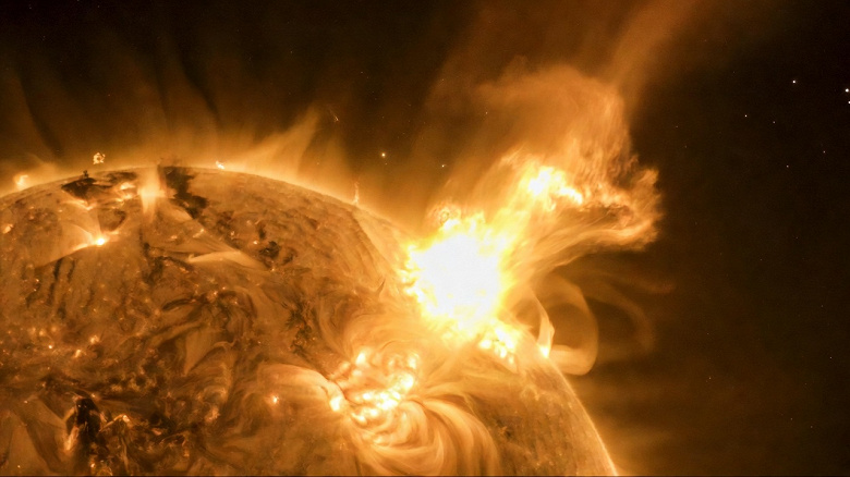 Земля на линии атаки: активный центр, который выдал несколько мощнейших X-вспышек, повернулся прямо к нашей планете